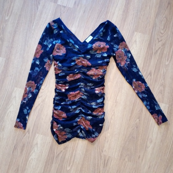 Anthropologie Meadow Rue Shirred V Neck - Picture 4 of 8